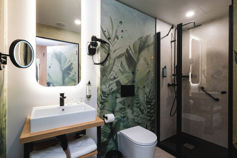 Bathroom 4, Focus Hotel Premium Wrocław, Środa Śląska