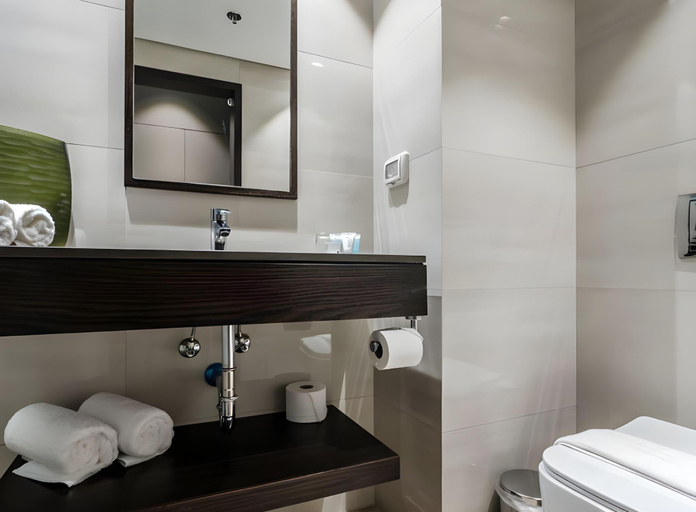 Bathroom 1, Golden Crown Haifa Hotel