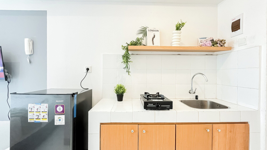Private kitchen 3, Nice Studio Near Tokyo Hub At Tokyo Riverside Pik 2 Apartment, Tangerang