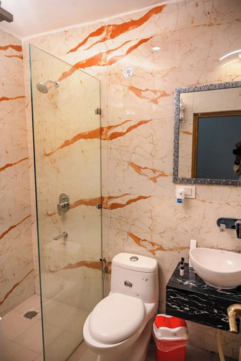 Bathroom, Vrinda Resort by Dcrest , Mathura