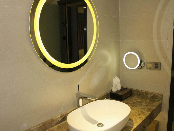 Bathroom 4, Lavande Hotels·Jinan Gongye Nan Road CBD Center, Jinan