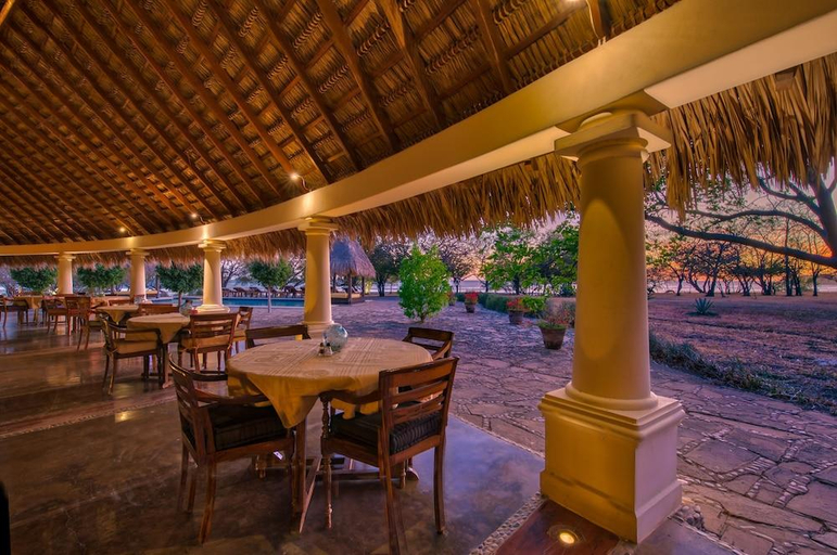Food & Drinks 5, Hotel Punta Teonoste Boutique Beachfront Resort, Tola