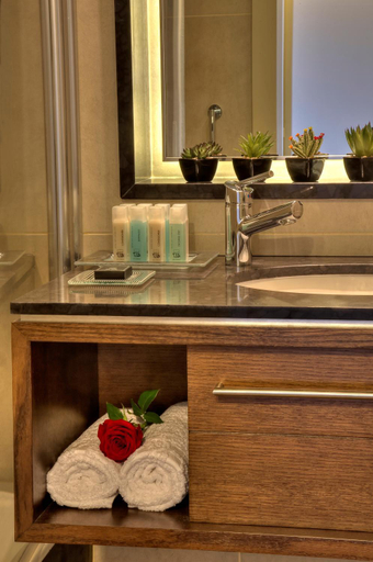Bathroom 2, Dan Panorama Haifa Hotel