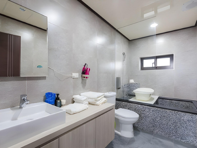 Bathroom 2, Kids Fun B&B, Yilan