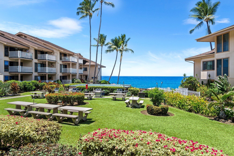 Outdoor dining 5, Ocean View - Pool & BBQ Area - Vrkcv, Hawaii