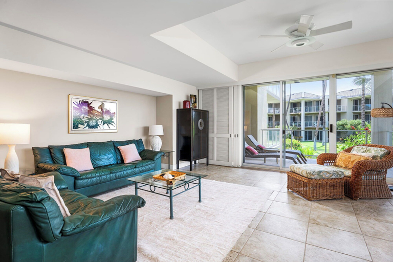 Living area 2, Beautiful Mountain View - Concierge Included - Spacious! - Vrkcv, Hawaii