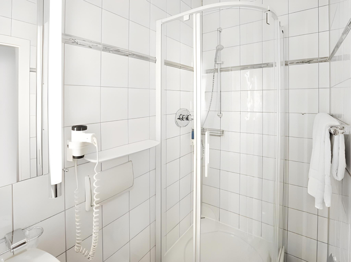 Bathroom 4, Anna 1908, Berlin