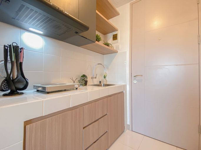 Private kitchen 2, Warm Stay Studio At Tokyo Riverside Pik 2 Apartment, Tangerang