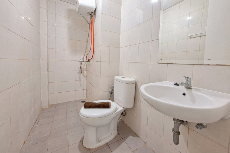 Bathroom 5, Simply Look 2Br Apartment Poris 88, Tangerang
