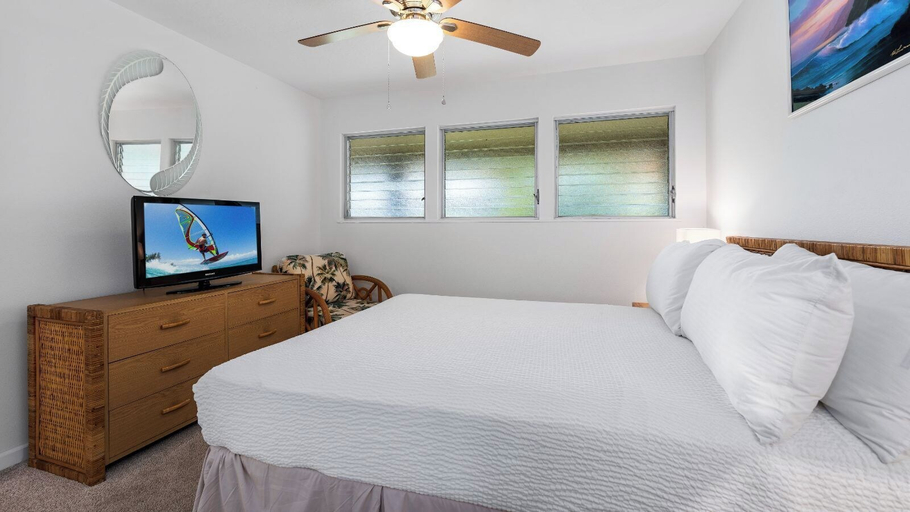 Room 3, Updated Top Floor - Ocean View - Pool! - Vrkcv, Hawaii