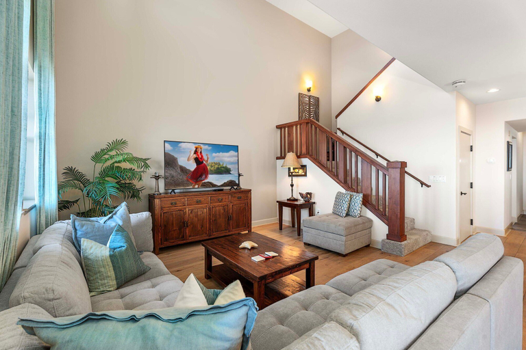 Living area 4, Direct Ocean Front - AC - Concierge Included - Ocean Viewing Lanai & Near Shops! -vrkcv, Hawaii