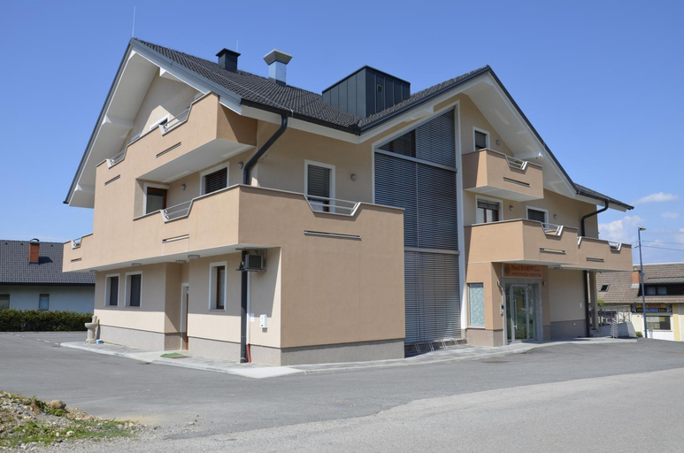 Exterior & Views 1, HOTEL BARON, Medvode