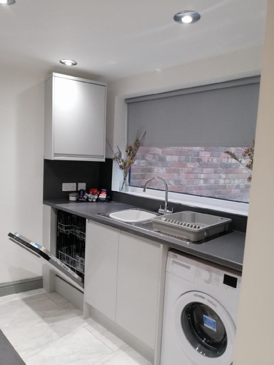 Others 5, Spacious, Modernised 3bed house, Sefton