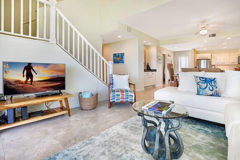 Living area 2, Ocean View - AC & Wifi - Walk to Beach & Shopping - Vrkcv, Hawaii