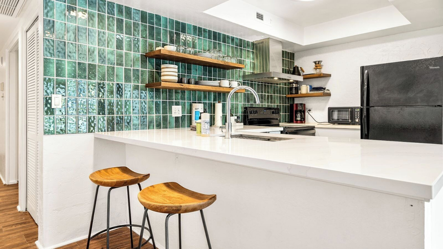 Private kitchen 5, Completely Updated - Ground Floor - Washer/dryer in Unit - Vrkcv, Hawaii