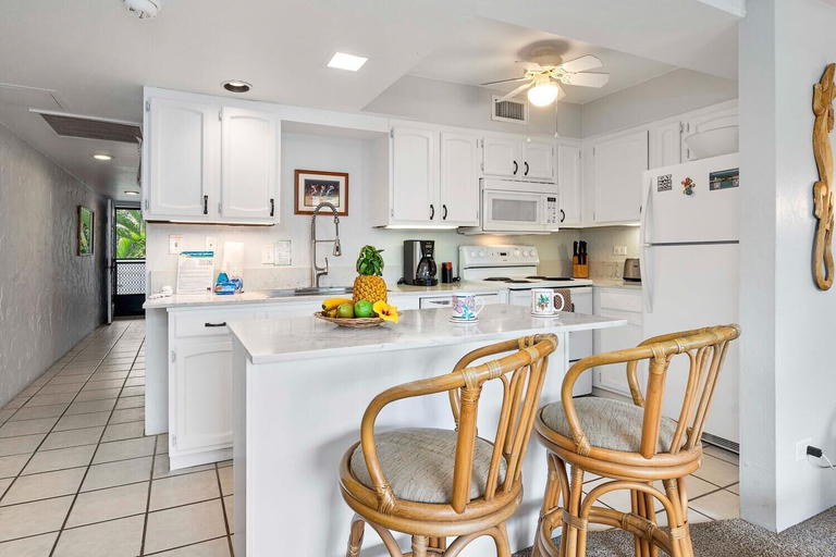 Private kitchen 5, Oceanfront Complex - No Stairs - AC - Wifi - Vrkcv, Hawaii