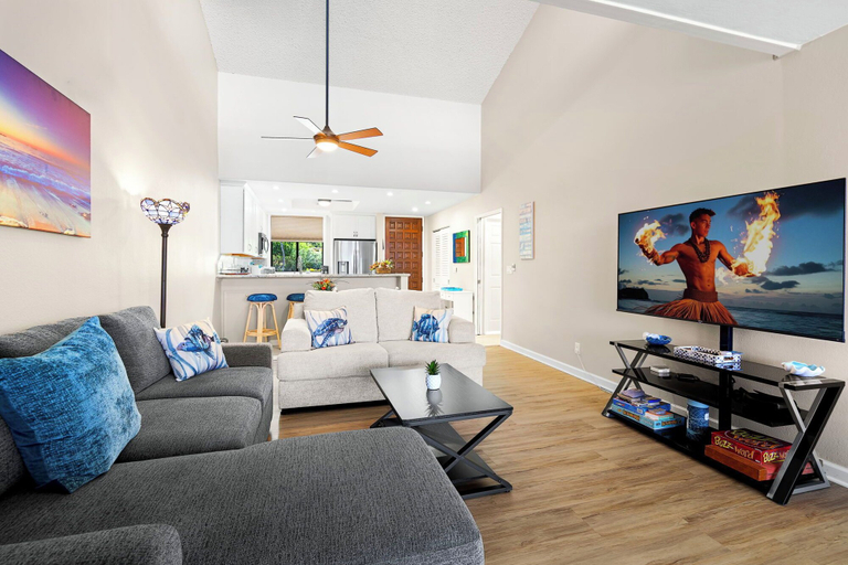 Living area 2, Fantastic Ocean & Golf Course Views - Close to Shopping & Beaches - Vrkcv, Hawaii