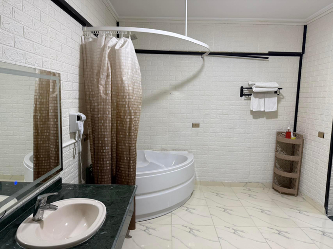 Bathroom 4, Jubinge Hotel, New Cairo City
