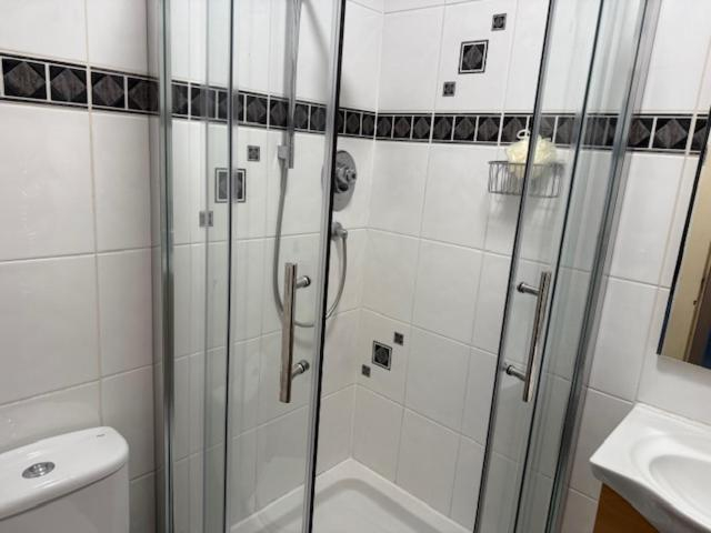 Bathroom, Commercial Hotel (Insch), Aberdeenshire