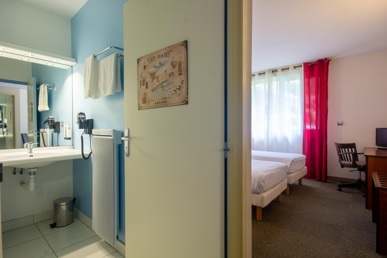 Bedroom 2, Logis Hotel et Restaurant La Bombardiere, Tarn