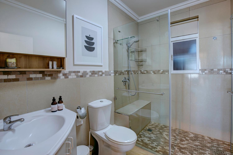 Bathroom 3, Oppiesee Self Catering Apartments, Eden