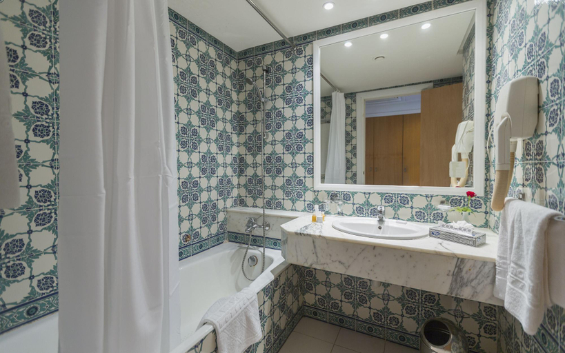 Bathroom 4, El Mouradi Skanes, Monastir