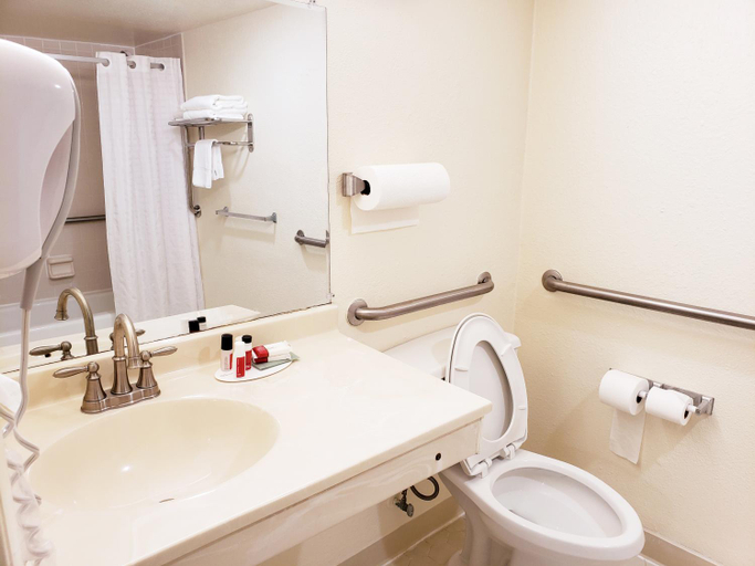 Bathroom 3, Simple Rewards Inn, Beaufort