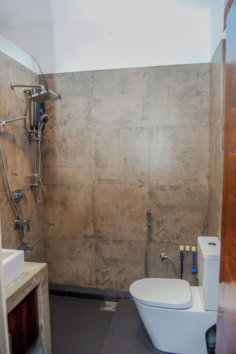 Bathroom 4, Paradise Itzu, Harispattuwa