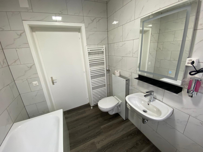 Bathroom 3, Hotel da Luca, Wangen