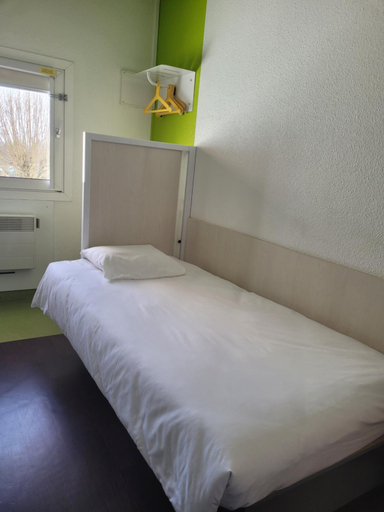 Bedroom 2, TIP HOTEL CAMBRAI ex HOTEL F1, Nord