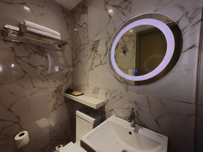Bathroom 5, Skyloft Hotel, Manila City