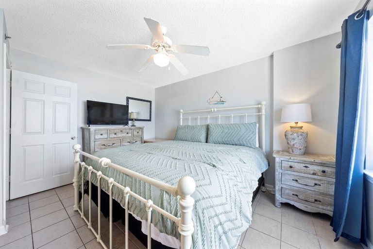 Bedroom 2, Tradewinds 901, Baldwin