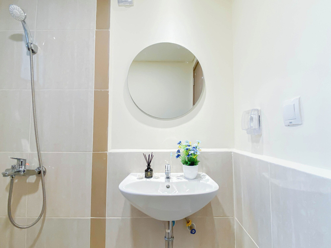 Bathroom 5, Comfy Apartment 2Br At Meikarta, Cikarang