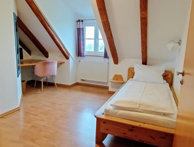 Bedroom 2, Oberamer Hof, Sigmaringen