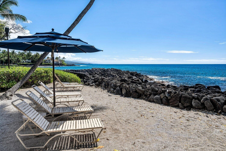 Beach 5, Ocean Front! - Second Floor With AC & Lanai! - Vrkcv, Hawaii