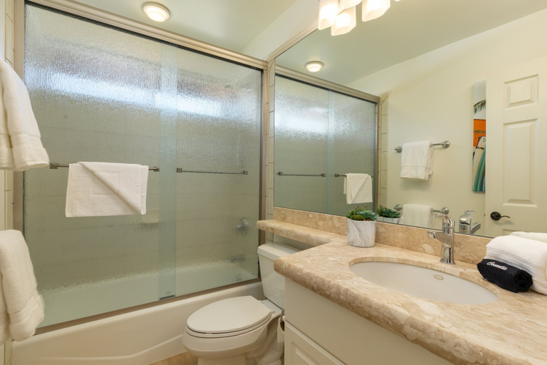 Bathroom 5, Beautiful Resort - AC - Walk to Beach & Restaurants - Vrkcv, Hawaii