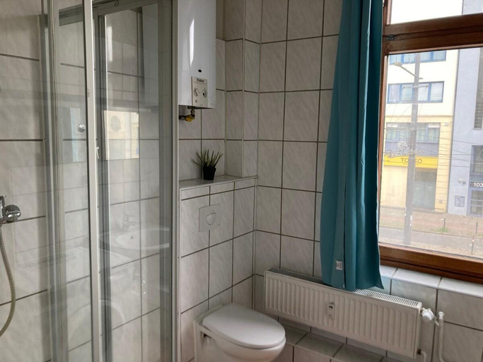 Bathroom 2, Große Handwerkerwohnung in Walle, Bremen