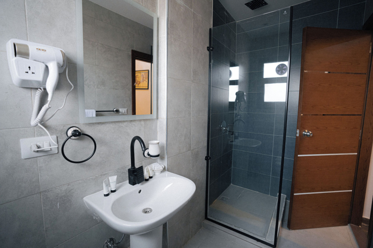 Bathroom 4, Tuya Pyramids Inn, Al-Ahram
