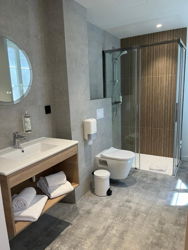 Bathroom 3, Hotel Les Tilleuls, Pyrénées-Atlantiques