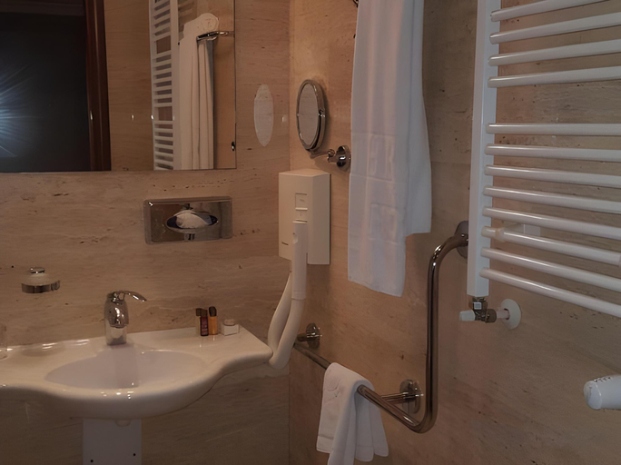 Bathroom 4, Thracia Hotel, Stolichna