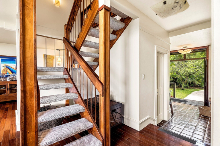 Interior 4, Beautiful Oceanfront - Air-conditioned - Sleeps 6 - Walk to Beach - Vrkcv, Hawaii