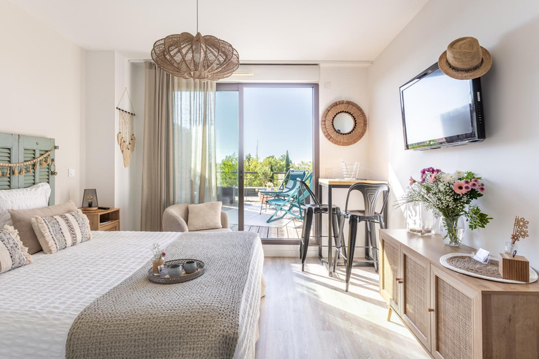 Bedroom 2, Studio Nuitee en Provence 2, Bouches-du-Rhône