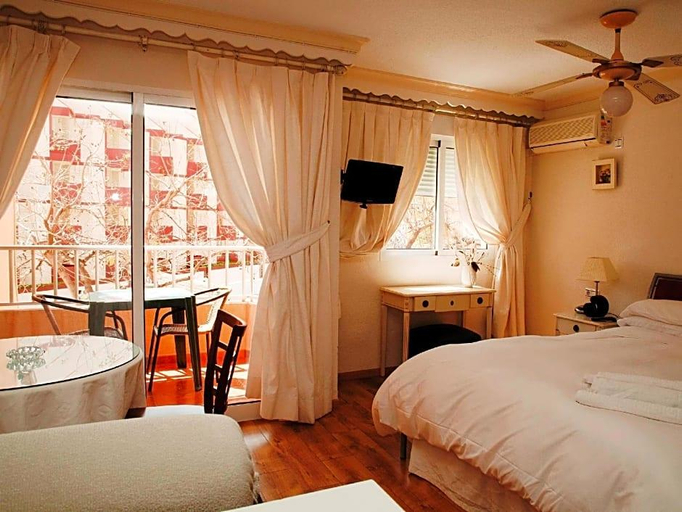 Bedroom 3, Apartamentos Palm Beach Club Carihuela, Málaga