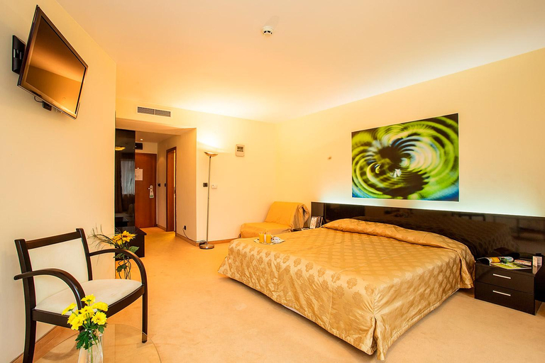 Bedroom 3, Europe Hotel, Stolichna