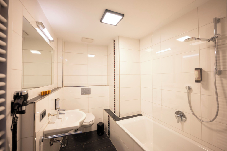 Bathroom 5, Hotel Sandkorn, Nürnberg