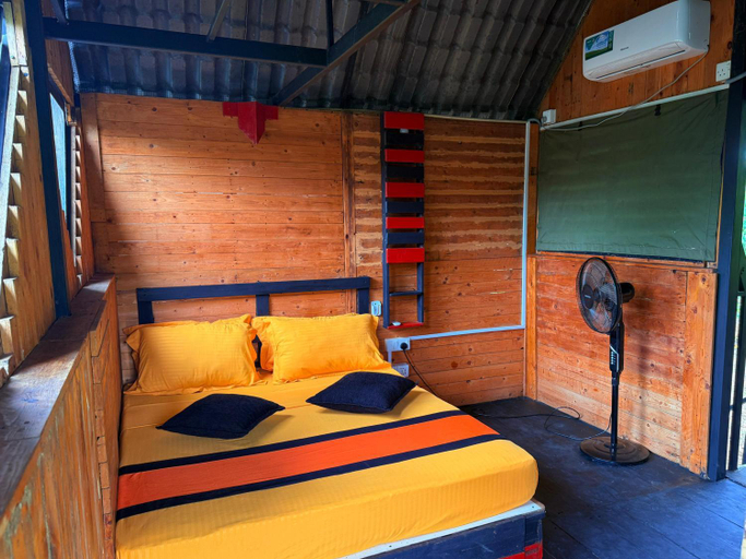 Bedroom 2, hornbill river cottage udawalwa, Embilipitiya