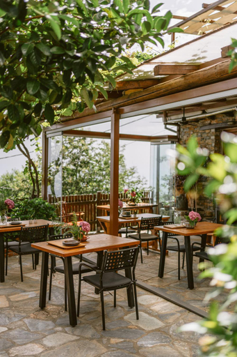 Food & Drinks 5, Adama, Thessaly