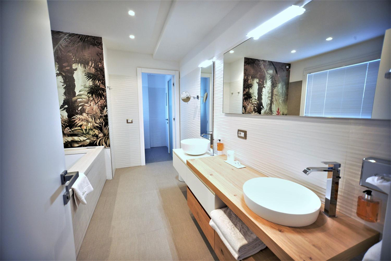 Bathroom 2, Grande Albergo Marin, Udine