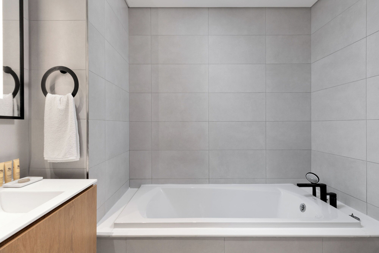 Bathroom 3, Maison Privee - Sky-High Panoramic Apt with Iconic Burj Khalifa Views, Dubai