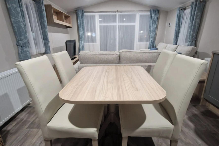 Others 5, Family Caravan - Sleeps 6 - Pet Friendly - Parking, Essex
